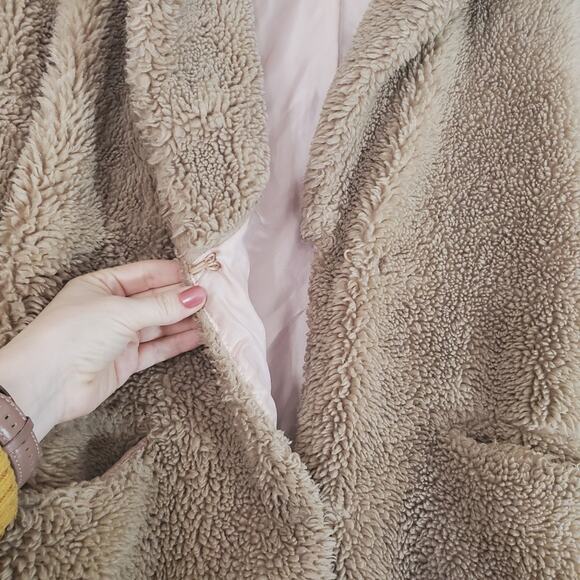 Topshop | Teddy Bear Heavyweight Lined Coat with Pockets and Front Closure - Picture 6 of 16